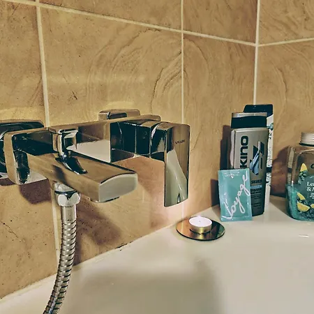 Cozy For A Couple - 10 Min From The Airport Апартаменты *