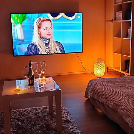 아파트 Cozy For A Couple - 10 Min From The Airport