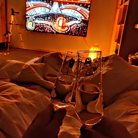 아파트 Cozy For A Couple - 10 Min From The Airport